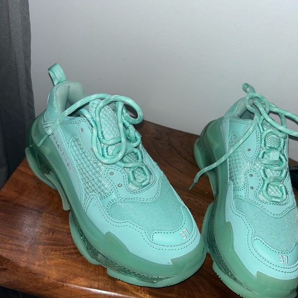 Mint Balenciaga Tripple S Wore Once Practically NEW - Picture 6 of 7
